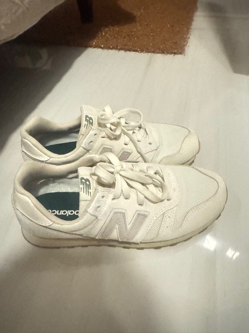 New balance 373 white (US W 7.5) (Category: Sneakers) located in Cabanatuan. Submitted by amirdecluttersph (Listing ID 1377960462, Image 1). Description: Like new Used only twice With box.