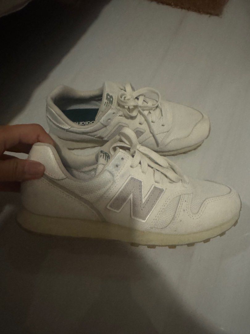 New balance 373 white (US W 7.5) (Category: Sneakers) located in Cabanatuan. Submitted by amirdecluttersph (Listing ID 1377960462, Image 2). Description: Like new Used only twice With box.