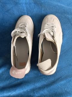 (Category: ) located in . Submitted by rossy79 (Listing ID 1377952374, Image 1). Description: .