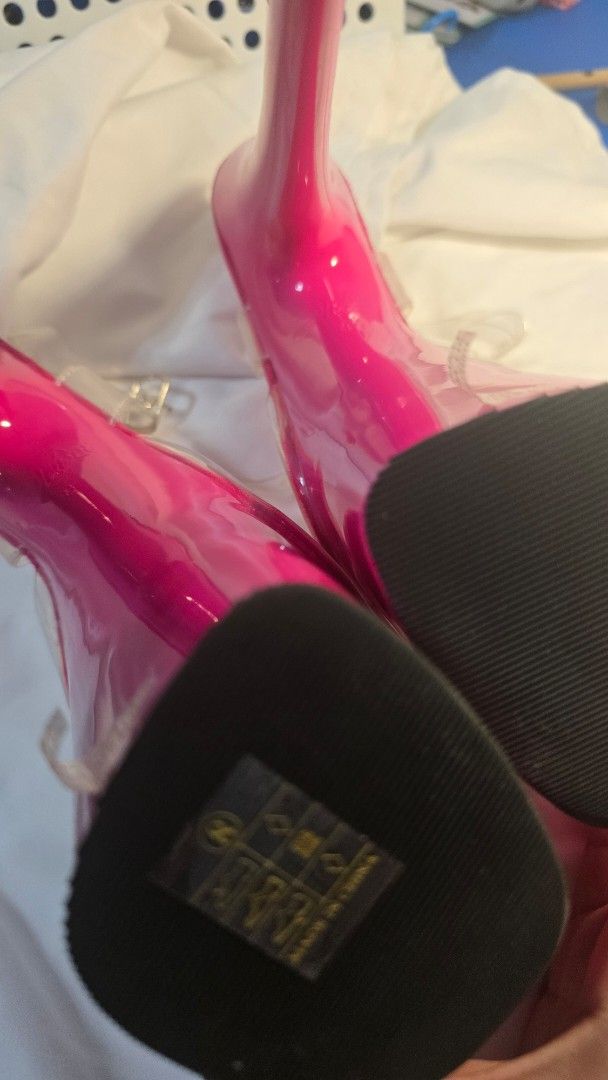Original Pleasers hot pink flamingo (Category: Heels) located in Manila. Submitted by lamariaaaaa (Listing ID 1378058566, Image 2). Description: Pleasers Size 8 Hot pink Flamingo not used with original box I really like to use this but I need funds right now..