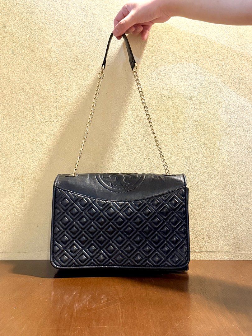 Original Tory Burch Fleming Shoulder Bag (Category: Luxury Bags & Wallets) located in Manila. Submitted by lingdeguzman (Listing ID 1378076420, Image 2). Description: Original Tory Burch Fleming Shoulder Bag ₱2,000 Preloved 8/10 condition 📍Taft, Manila.