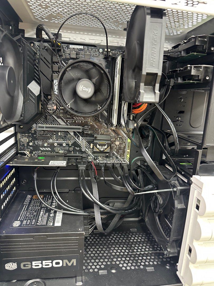 由 appletree321 (刊登 ID 1376377193，圖片 2) 提交，位於 高雄市 (Kaohsiung) 的 飛牛OS DIY NAS 自租機 R3 3200G 6TBx6 高雄可以面交 可以當監視器主機(群暉DS925 DS923 DS423 DS420/威聯通都可以參考看看 (類別：電腦)，說明：CPU:R3 3200G MB:ASUS B450M gaming plus RAM:創見 8G SSD: HDD:希捷6TBx6 組RAID5 27TB左右(可以加購 Power:酷嗎550W 機殼：可以裝6顆硬碟的機殼 忘記型號 OS:飛牛OS 都可以客製化 不一定要跟照片一樣 群暉新出的DS1525+ 要24499不含硬碟 我們超便宜～ 當然群暉有自己的優勢 我們也是一台白群暉 跟一台飛牛 做存算分離 如果只是單純存照片 影片 連電腦做SMB 單買這台超方便的歐 如果規格不夠 現場可以加價升級r5 2700x以及1050/1650 虛擬機跟AI都輕輕鬆鬆。