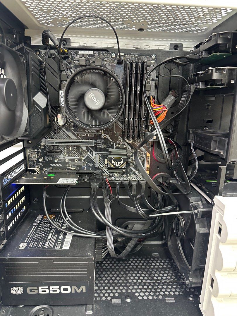 由 appletree321 (刊登 ID 1376377193，圖片 1) 提交，位於 高雄市 (Kaohsiung) 的 飛牛OS DIY NAS 自租機 R3 3200G 6TBx6 高雄可以面交 可以當監視器主機(群暉DS925 DS923 DS423 DS420/威聯通都可以參考看看 (類別：電腦)，說明：CPU:R3 3200G MB:ASUS B450M gaming plus RAM:創見 8G SSD: HDD:希捷6TBx6 組RAID5 27TB左右(可以加購 Power:酷嗎550W 機殼：可以裝6顆硬碟的機殼 忘記型號 OS:飛牛OS 都可以客製化 不一定要跟照片一樣 群暉新出的DS1525+ 要24499不含硬碟 我們超便宜～ 當然群暉有自己的優勢 我們也是一台白群暉 跟一台飛牛 做存算分離 如果只是單純存照片 影片 連電腦做SMB 單買這台超方便的歐 如果規格不夠 現場可以加價升級r5 2700x以及1050/1650 虛擬機跟AI都輕輕鬆鬆。