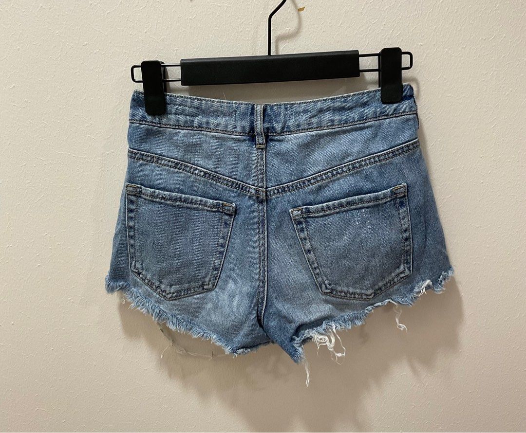 Pacsun Distressed Denim Shorts (Category: Shorts) located in Makati City. Submitted by brandedfindss (Listing ID 1378001291, Image 2). Description: .