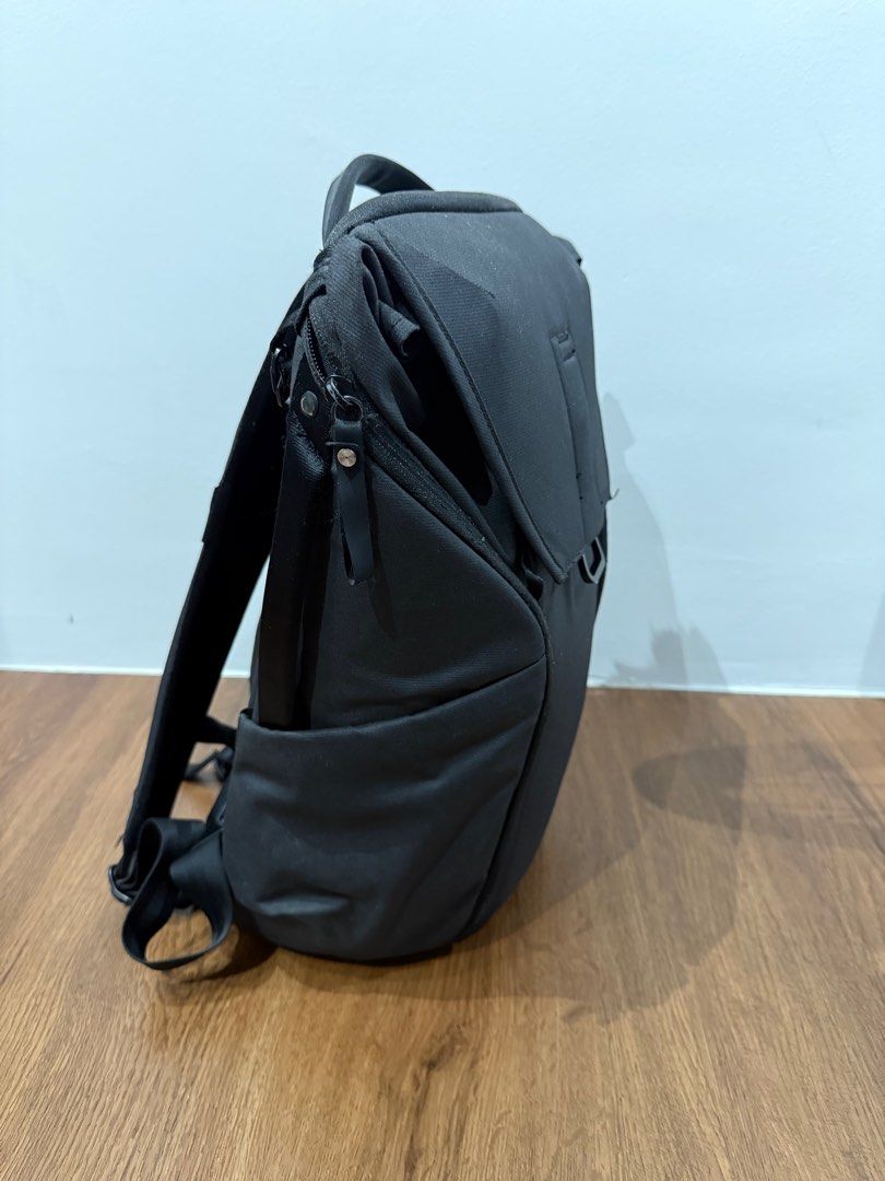 Peak Design Everyday Backpack - Black V1 (Category: Backpacks) located in Singapore. Submitted by josephgsy (Listing ID 1378084355, Image 3). Description: V1 peak design everyday backpack, well used with some scuffs here and there but still good condition .