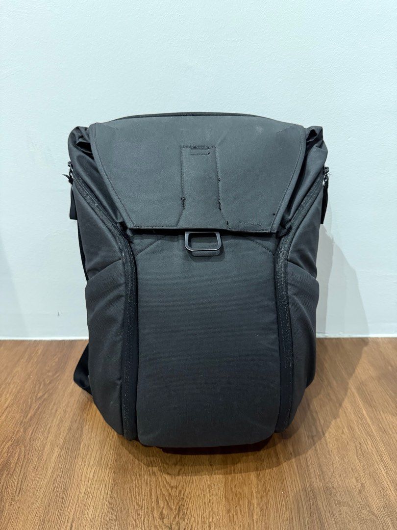 Peak Design Everyday Backpack - Black V1 (Category: Backpacks) located in Singapore. Submitted by josephgsy (Listing ID 1378084355, Image 1). Description: V1 peak design everyday backpack, well used with some scuffs here and there but still good condition .