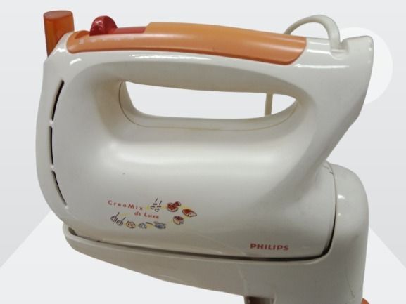 Philips Hand Mixer HR1538(creamix de luxe) (Category: Bakeware) located in Mandaluyong City. Submitted by greatbargains-1 (Listing ID 1377993635, Image 3). Description: HR 1538 Philips Creamix de luxe mixer is perfect for preparing homemade cakes, pies and bread. It features a 220 watts and 3 speed settings and comes with stainless steel beaters and dough hooks for mixing and kneading. .