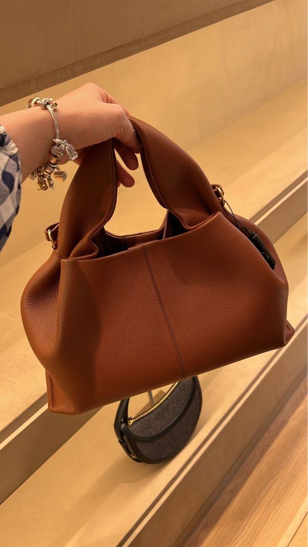 Polene Numero Neuf (Category: Cross-body Bags) located in Singapore. Submitted by diyanahfoat.1 (Listing ID 1378019464, Image 1). Description: Bought a few months ago. Used once. Price negotiable. .