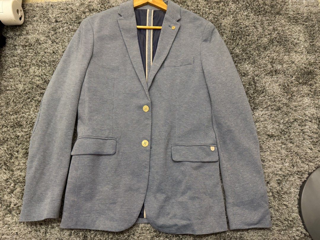 Pre-Owned Zara Blue Coat (Category: Coats, Jackets and Outerwear) located in Mandaluyong City. Submitted by 25thdan_ (Listing ID 1378098858, Image 1). Description: Zara Blue Coat Size Medium In good condition Decluttering sale.