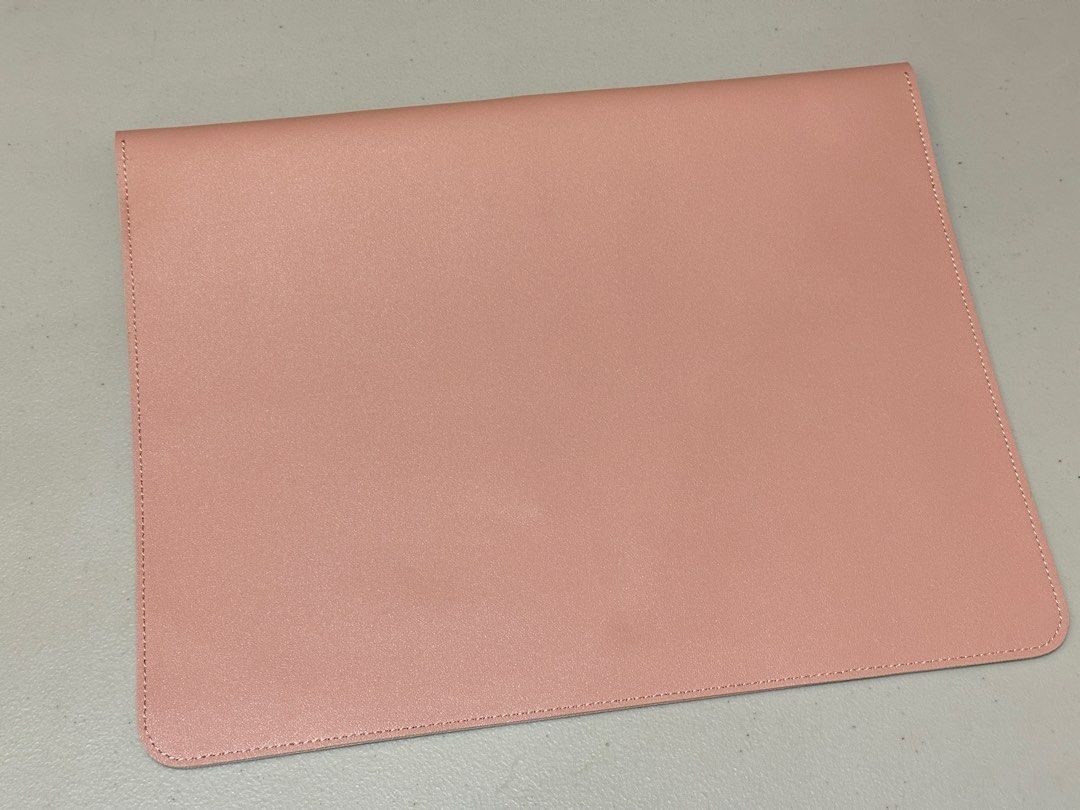 PU Leather Laptop Sleeve (Category: Laptop Bags & Sleeves) located in Calamba. Submitted by yewbi (Listing ID 1378051484, Image 2). Description: - 15.5 inches: actual width - never used kasi it’s too big for my laptop - pink and silver color loc: calamba, laguna mod: jnt/lbc/lalamove mop: gcash / bank / maya.