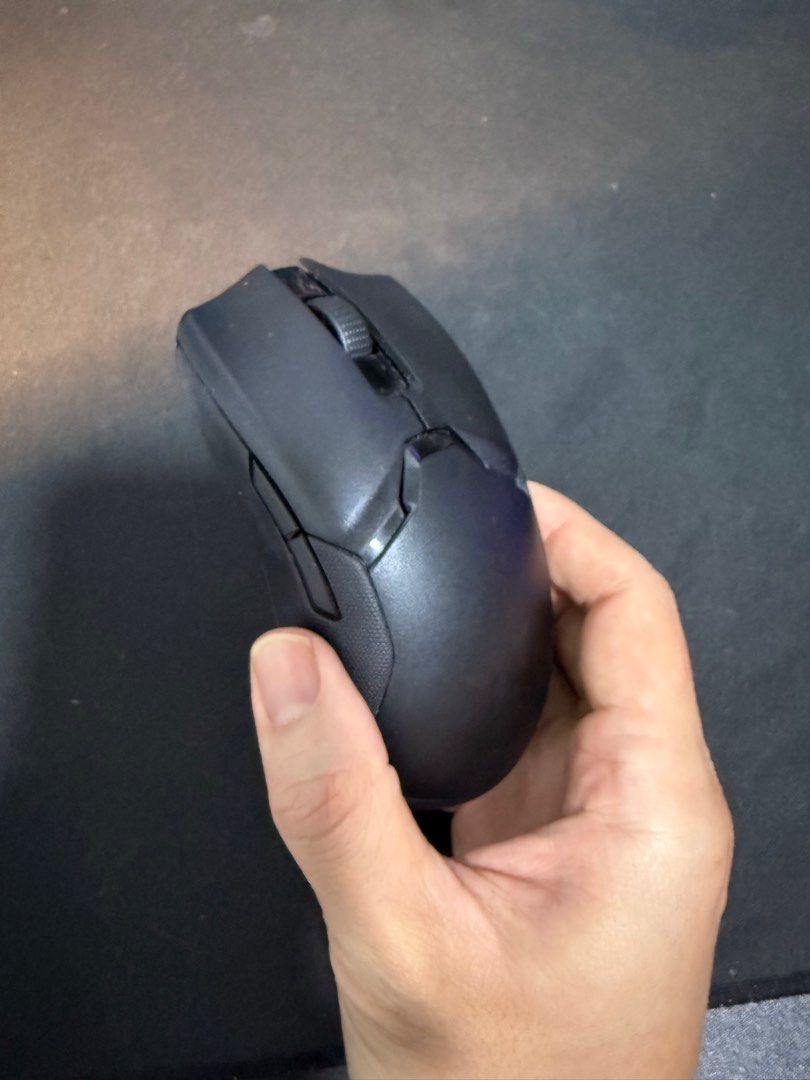 Razer Viper Ultimate (Category: Mouse & Mousepads) located in Singapore. Submitted by atp_hd (Listing ID 1378146207, Image 3). Description: Selling like new condition Viper Ultimate comes with charging deck. Selling as I dont have time to game anymore..