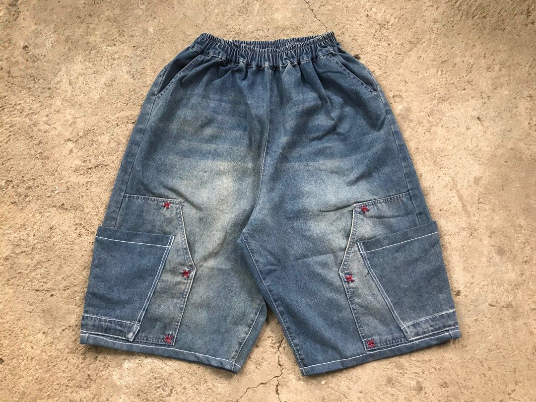 Reworked Baggy big pocketed Jorts (Category: Shorts) located in Batangas. Submitted by jopesh.com (Listing ID 1378068756, Image 2). Description: waist: 24-44(stretchable) Length: 26.5 Hem: 12.5 Thigh: 16.