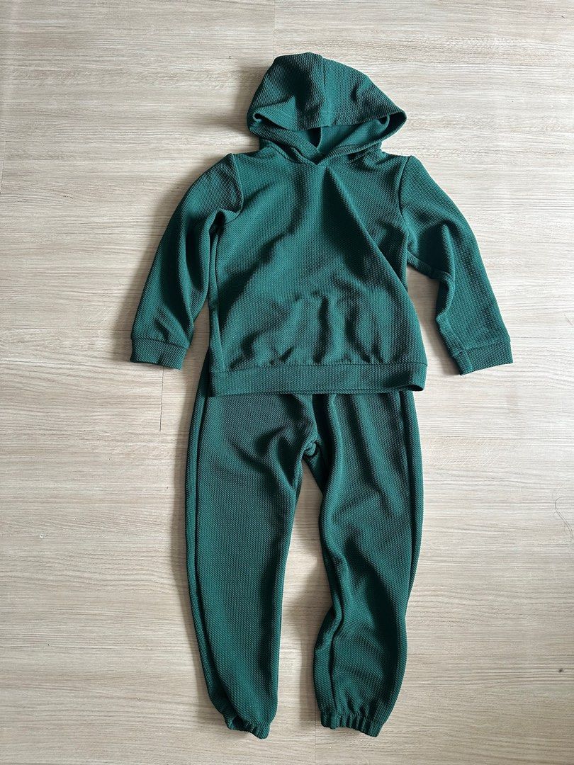 Shein Hoodie and Jogger Set (Category: Babies & Kids Fashion) located in San Juan City. Submitted by jeail (Listing ID 1378000972, Image 1). Description: .