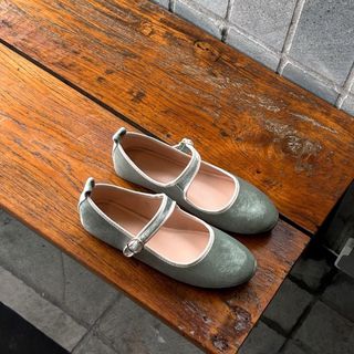 (Kategori: ) berada di . Dikirim oleh declutterbyleeya (ID iklan 1377980619, Gambar 1). Deskripsi: .