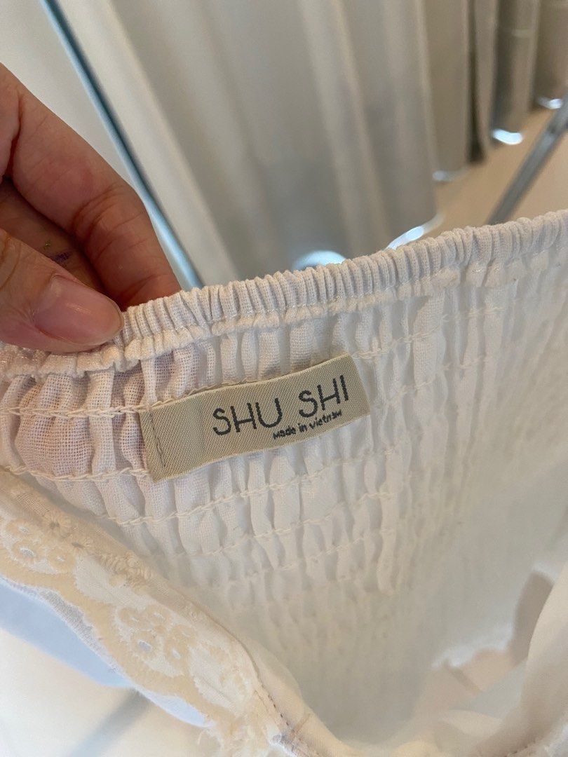 [AVAILABLE] Shush i White Linen Lace Bustier Top (Category: Sleeveless) located in Pasig City. Submitted by kera_en (Listing ID 1377996611, Image 2). Description: condition: 10/10 size: S rfs: too many tops like this white linen tie lace coquette sleeveless top very high quality linen only worn to fit, never worn out bought originally for P900 sold out on ShuShi PM me for more pics or inquiries.