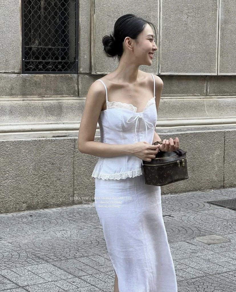 [AVAILABLE] Shush i White Linen Lace Bustier Top (Category: Sleeveless) located in Pasig City. Submitted by kera_en (Listing ID 1377996611, Image 3). Description: condition: 10/10 size: S rfs: too many tops like this white linen tie lace coquette sleeveless top very high quality linen only worn to fit, never worn out bought originally for P900 sold out on ShuShi PM me for more pics or inquiries.