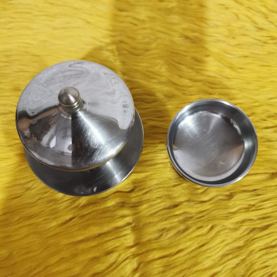 Soka Gakkai stainless water tea cup set (Category: Coffee & Tea Tableware) located in Kawit. Submitted by thrift_nook (Listing ID 1378141150, Image 2). Description: makapal at mabigat.