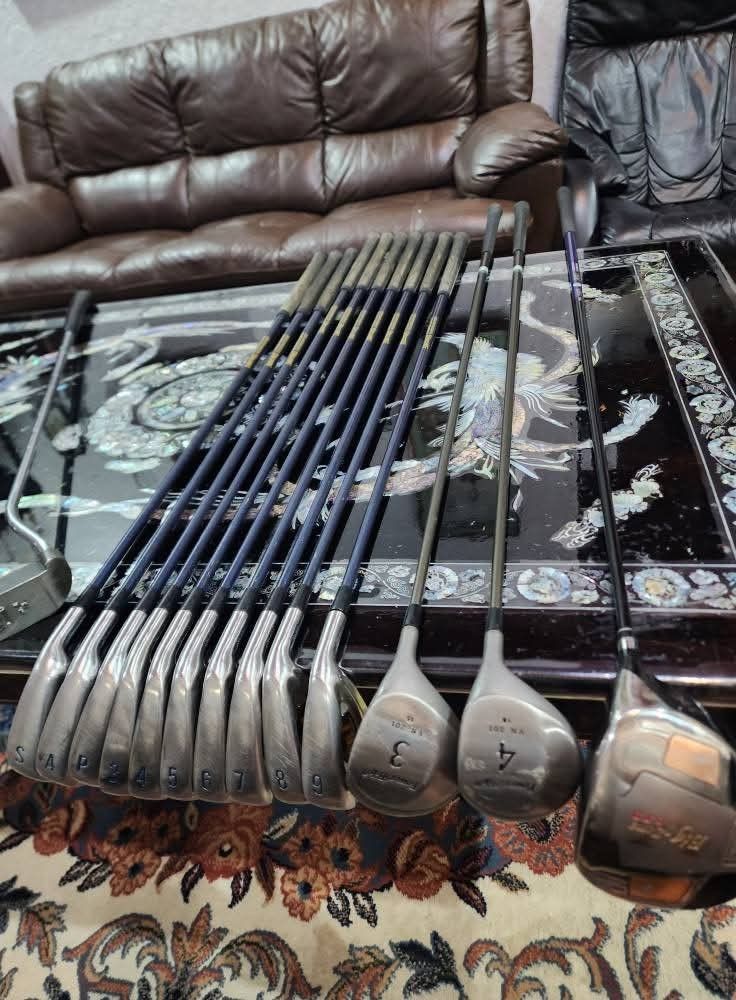 Spalding Golf Set (Category: Golf) located in Paranaque City. Submitted by chips24 (Listing ID 1377961526, Image 2). Description: For Sale Golf Set. Spalding irons graphite shaft irons. Powerbilt 3&4 woods big win driver. Bag inlcuded for only 5.9k pick up Bf Paranaque free shipping within MM..