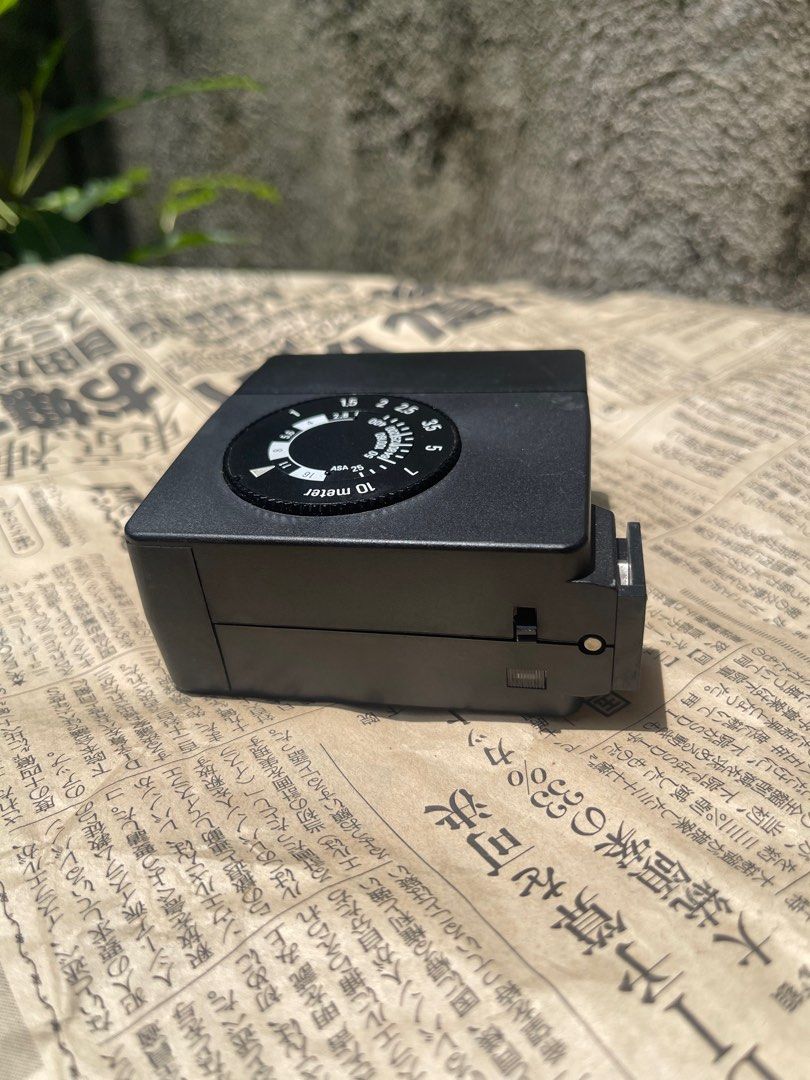 Sunpak 200M Camera Compact Flash Unit (Category: Flashes) located in Manila. Submitted by thevintage90_sretro. (Listing ID 1377985797, Image 3). Description: Sunpak 200M camera flash unit. This is a compact, shoe-mount flash designed to provide additional light for photography, especially in low-light conditions. Here’s some information about this type of flash: Purpose: It enhances the picture quality by providing a burst of light to illuminate 