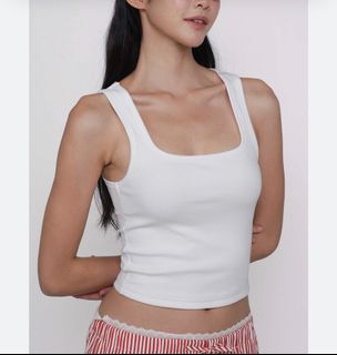 (Category: ) located in . Submitted by clearmywardrobe01 (Listing ID 1378060583, Image 1). Description: .