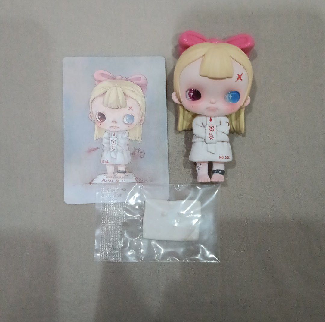 tiny tiny confine (Category: Designer & Blind Box Toys) located in Singapore. Submitted by giraffesrcool (Listing ID 1378088839, Image 1). Description: (no box no foil) or WTT for fight back, waiting, chess game, puppet, riddle.