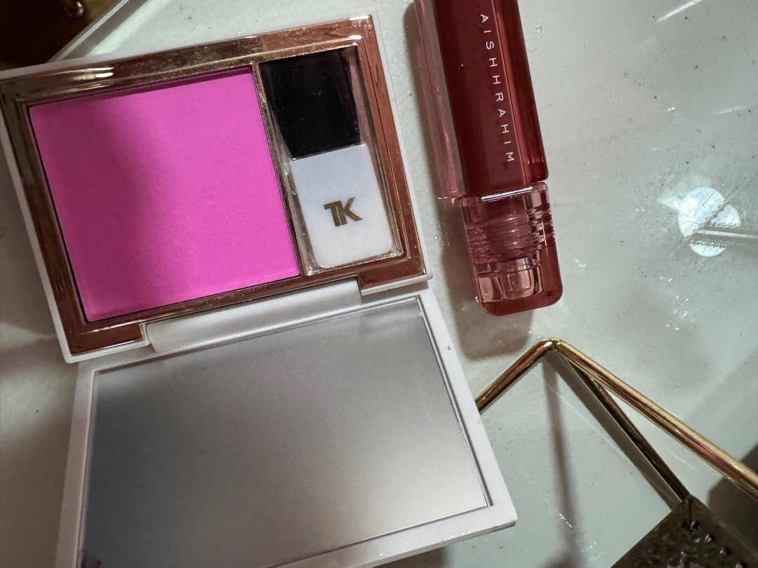 TK Blusher (Category: Makeup) located in Kota Bharu. Submitted by Everythingtoletgo (Listing ID 1378041986, Image 3). Description: TK blusher wedding collection and aishhrahim lipmatte in code Bhat.
