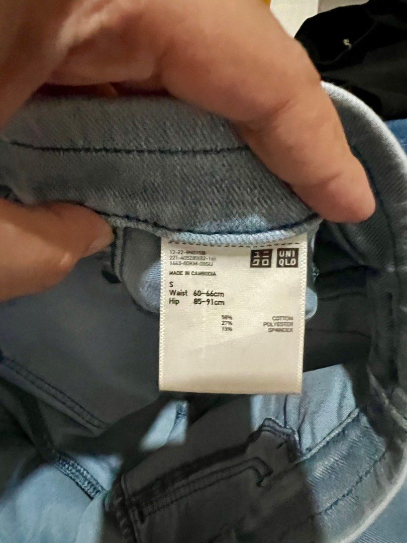 UNIQLO PANTS (Category: Jeans) located in Marikina City. Submitted by mgdeclutteringph (Listing ID 1378069073, Image 3). Description: ULTRA STRETCH CROPPED DENIM LEGGING PANTS SMALL PRE-LOVED (with signs of usage) via lalamove/grab only Marikina.