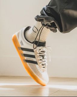 (Category: ) located in . Submitted by wy_sneakersnstyle (Listing ID 1377999136, Image 1). Description: .