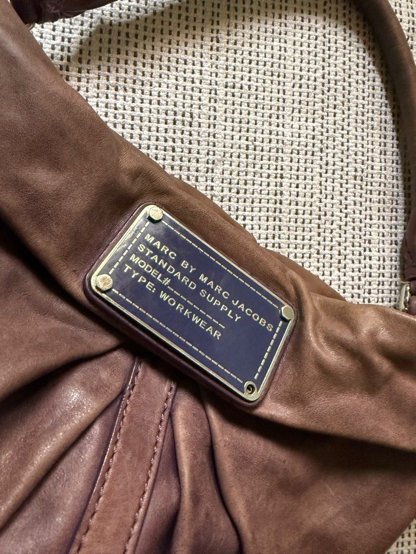 vintage marc jacobs standard supply hobo bag (Category: Shoulder Bags) located in Imus. Submitted by kookietae (Listing ID 1377971898, Image 2). Description: vintage marc jacobs standard supply hobo bag php 1800 • 8/10 condition (signs of usage) • only main issue is the missing screw design on the brand tag (swipe photos) • can fit a lot of things • authentic & preloved 💌 for more information about the bag mop: gcash/maya/bank transfer mod: ggc/