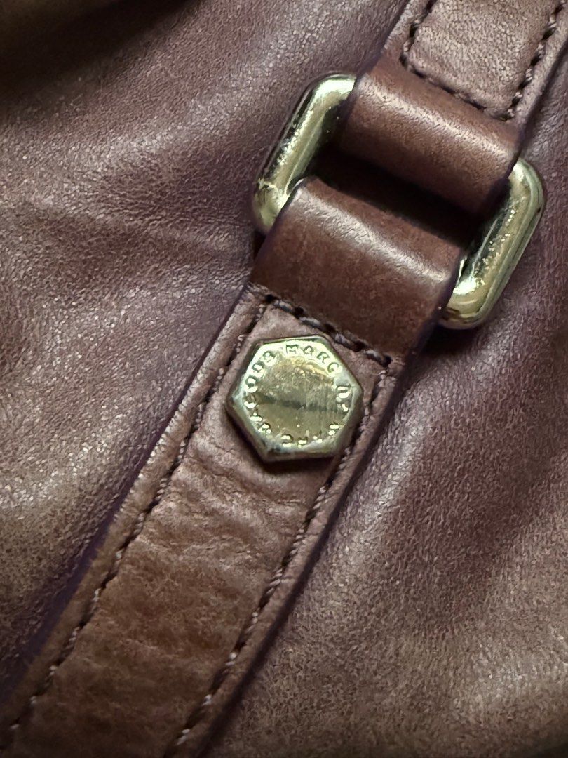 vintage marc jacobs standard supply hobo bag (Category: Shoulder Bags) located in Imus. Submitted by kookietae (Listing ID 1377971898, Image 3). Description: vintage marc jacobs standard supply hobo bag php 1800 • 8/10 condition (signs of usage) • only main issue is the missing screw design on the brand tag (swipe photos) • can fit a lot of things • authentic & preloved 💌 for more information about the bag mop: gcash/maya/bank transfer mod: ggc/
