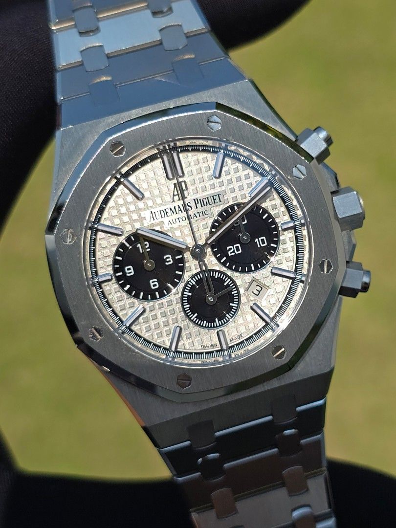 [LOCAL AD W RECEIPT!] AUDEMARS PIGUET AP ROYAL OAK CHRONOGRAPH 41 26331 26331ST PANDA REF 26331ST.OO.1220ST.03 (Category: Watches) located in Singapore. Submitted by rollieinthedeep (Listing ID 1377986544, Image 3). Description: >SELF-OWNED LANDED HOME BOUTIQUE with MORE THAN 1000 Genuine real person reviews on Carousell! ⭐⭐⭐⭐⭐ >>AUTHENTICITY GUARANTEE CERTIFIED PROFESSIONAL SELLER BY CAROUSELL!✅ BUY with peace of mind today! >>>PRICE FIRM (NON N