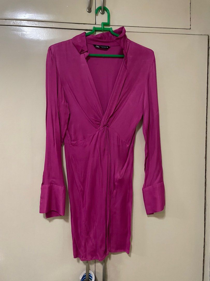 Zara long sleeves dress (Category: Dresses) located in Quezon City. Submitted by chasy9 (Listing ID 1378134138, Image 1). Description: Original Zara Above the knee length Cute pink color Has zipper opening Size small .
