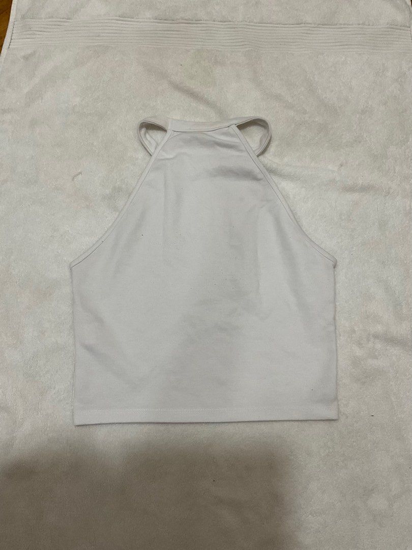 Zara White Halter Sleveless Top jn S (Category: Sleeveless) located in Makati City. Submitted by brandedfindss (Listing ID 1378000502, Image 2). Description: Size S.