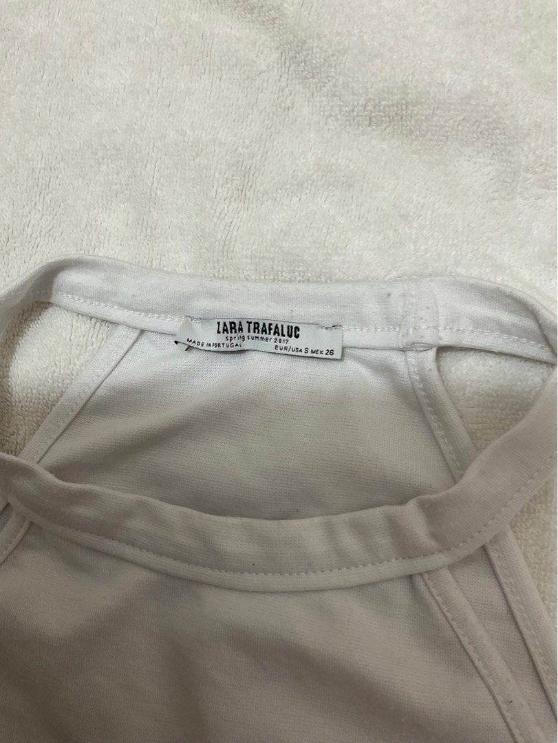 Zara White Halter Sleveless Top jn S (Category: Sleeveless) located in Makati City. Submitted by brandedfindss (Listing ID 1378000502, Image 3). Description: Size S.