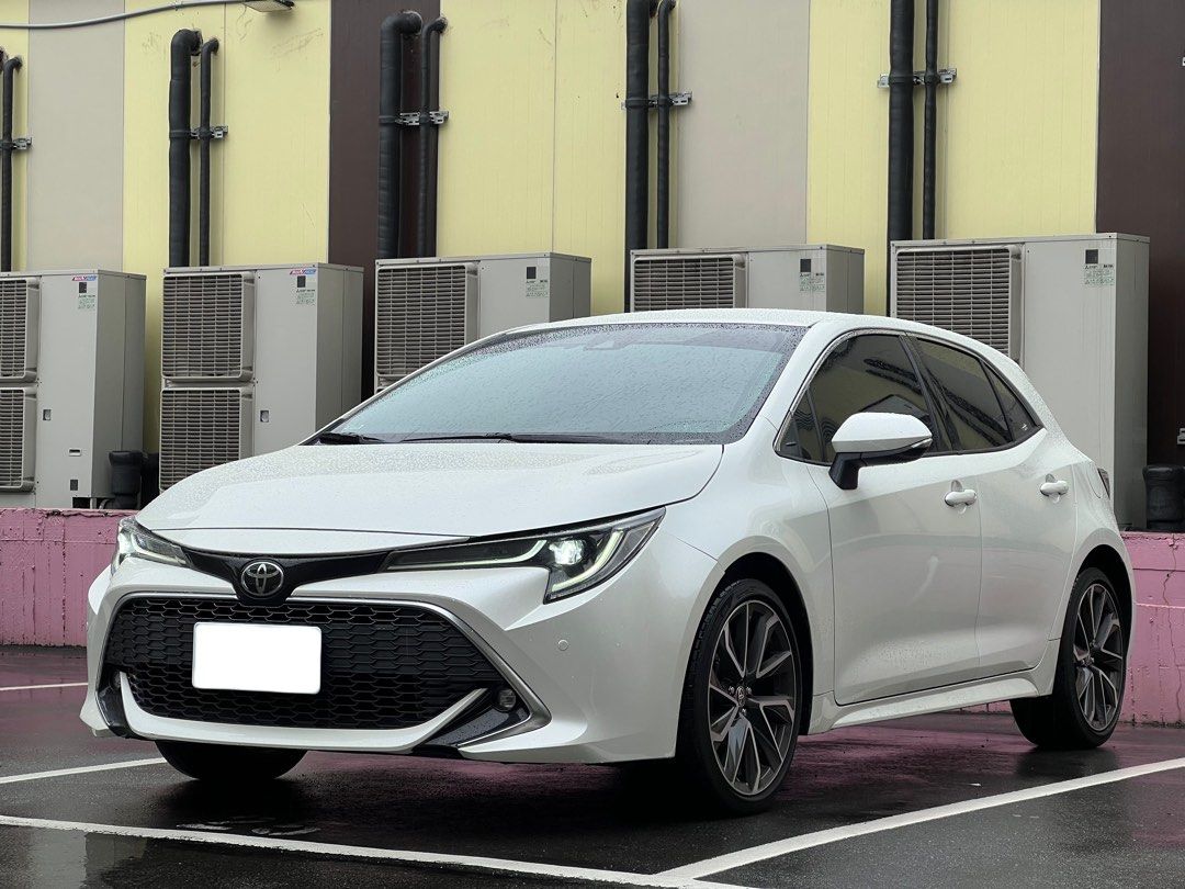 由 li8787 (刊登 ID 1379840241，圖片 1) 提交，位於 台北市 (Taipei) 的 2019 Toyota Auris 旗艦版 只跑17000 (類別：汽車出售)，說明：《只跑17000公里，白色+極品里程，機會把握》 出售：2019年 Toyota Auris 2.0旗艦版 全車原鈑件，原漆，原廠保養紀錄 女生一手用車，享有2年5萬公里保固服務 一一一重點配備一一一 -LED Bi-Beam頭燈 -18吋運動化雙色鋁圈 -下進氣壩鍍鉻飾條 -車窗鍍鉻飾條 -HUD抬頭顯示器 -數位化儀表板 -7吋全彩MID多功能顯示幕 -三幅式真皮方向盤+換檔撥片 -BSM盲點偵測系統 -摸門解鎖+按鈕啟閉 -Drive+隨行駕駛系統 -跑車型Ultrasuede麂皮座椅 -電子手煞車+Auto Hold -TSS主動安全防護2.0 -ACC主動車距維持 -Apple CarPlay -雙前座電加熱椅 《真實車源、實價刊登，杜絕不實廣告》 開價金額｜59.8萬，賞車議價 銷售專