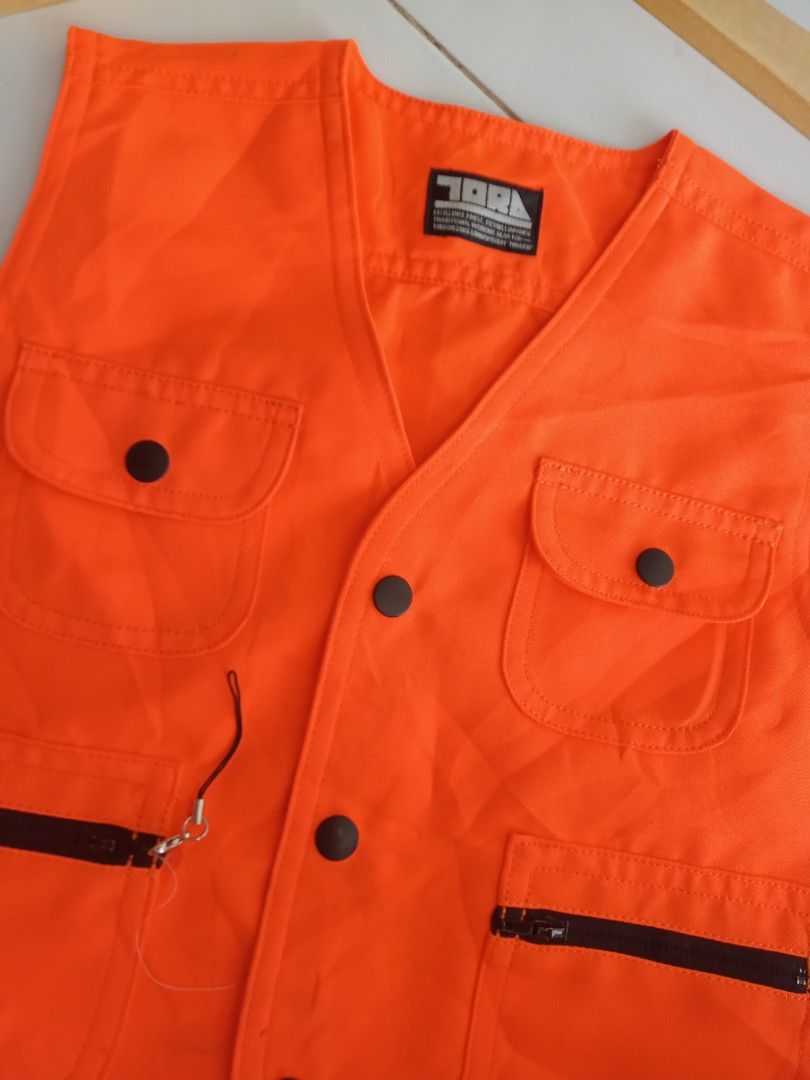 [5-6Y] ROMPE PROYEK ANAK LAKI-LAKI ORANGE (Kategori: 4 hingga 7 tahun) berada di Surakarta. Dikirim oleh florapreloved.kids (ID iklan 1379787621, Gambar 2). Deskripsi: HARGA NET YA MOM'S‼️📌 Harga sesuai kondisi produk. ❌ PHP ❌ TIDAK DI LAYANI❗ ❌ NO RETUR ❌ NO REFUND❗ 🔊 BACA DESKRIPSI DENGAN BAIK SEBELUM MEMBELI 🛒🛍️ 🏷️BRAND : JORA ⚠️MINUS : GA ADA LIKE A NEW ✂️ UKURAN : 5-6Y DETAIL PRODUK SWIPE! BISA CHAT JUGA.📩 PAYMENT : 💳 BANK M.A.N.D.I.R