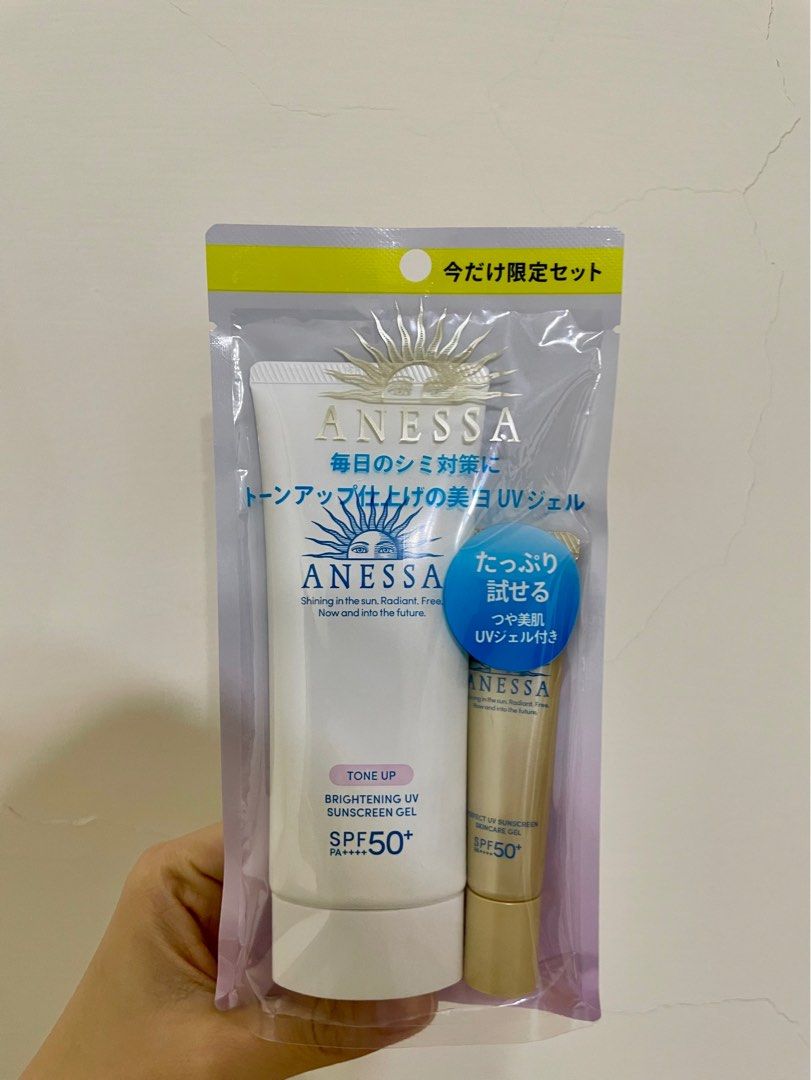 由 nnic_y (刊登 ID 1379864869，圖片 2) 提交，位於 台北市 (Taipei) 的 資生堂安耐曬美光燈美肌防曬組 (類別：個人清潔保養)，說明：安耐曬美白保濕防曬凝膠（白色） +安耐曬金鑽高效水感防曬凝膠（金色）。