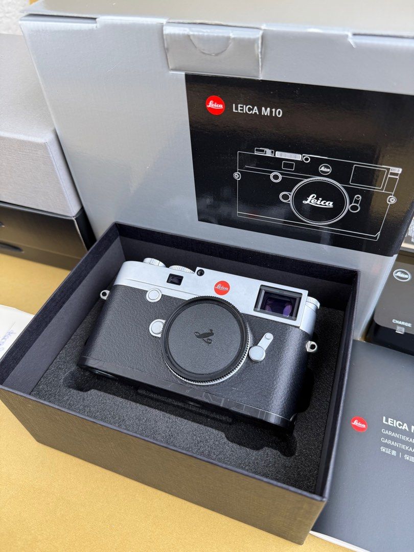 由 nguanxian67582 (刊登 ID 1379884779，圖片 1) 提交，位於 台北市 (Taipei) 的 售二手 LEICA M10 銀機 美品 (類別：相機)，說明：黃斑清楚 無卡澀 原廠電池*2 原廠拇指手柄*1 盒單齊全 高雄市區可面交 升級故售。