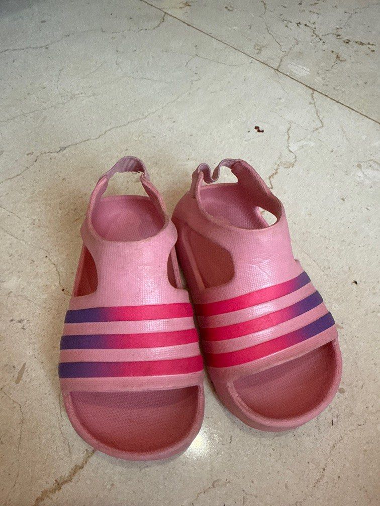 Adidas baby sandal size 21/22