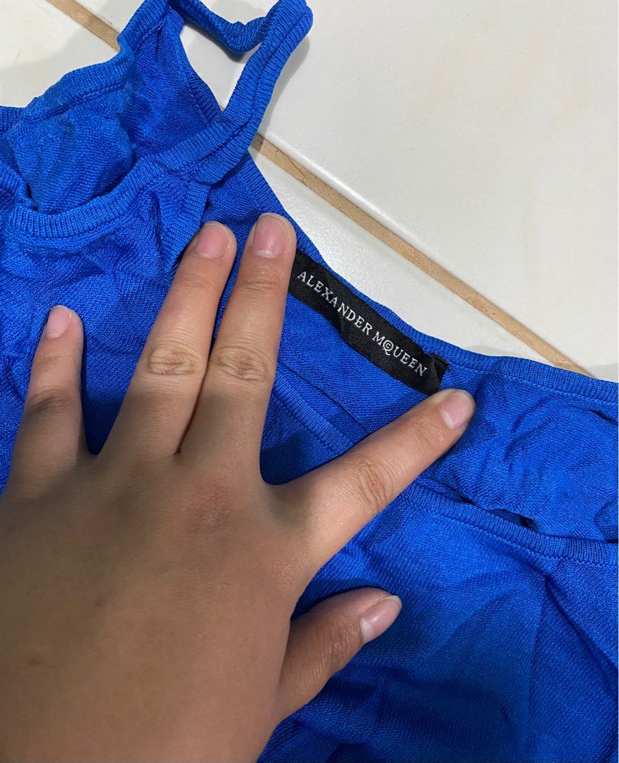 ALEXANDER MCQUEEN DRESS (Category: Luxury Apparel) located in Baguio. Submitted by lairdegawd_06 (Listing ID 1379820211, Image 3). Description: Dimes: 16-22 when stretched x 34.5 length Stretchable Excellent condition 10/10 color rate Complete tags Check photos for more details.