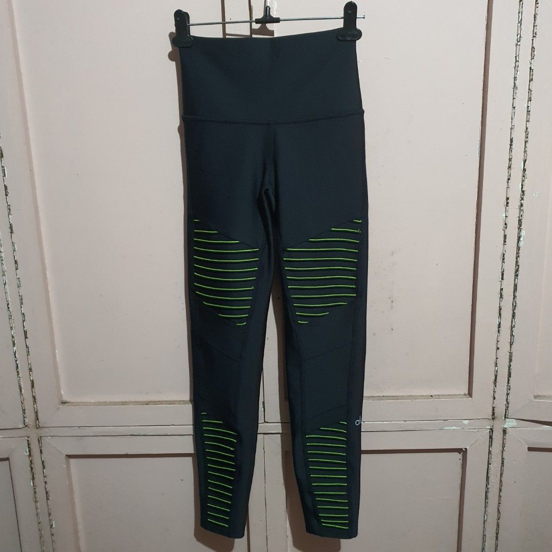 ALO YOGA AIRLIFT HIGHWAIST MOTO LEGGINGS IN BLACK/HIGHLIGHTER (Category: Activewear) located in Baguio. Submitted by dress2impress (Listing ID 1379866765, Image 3). Description: 📌FIRM ON PRICE❗❗ 📌No lowballers❌❌ 📌Scan all photos. 📌MOP:BPI/GCASH 📌JRS/J&T courier. Buyer to shoulder the shipping fee. (❌NO GOGOEXPRESS, NO SHOPPEE CHECKOUT❌) 📌WEDNESDAY AND SATURDAYS SHIPPING. 📌1 day reservation only. 📌It's okay to ask for details etc., but ple
