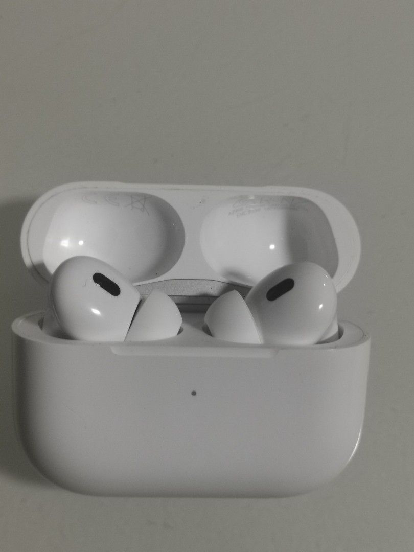 Apple AirPods Pro (Category: Earphones) located in Singapore. Submitted by user29573948272 (Listing ID 1379863791, Image 3). Description: - Apple AirPods Pro - Good condition - Includes charging case and earbuds -Type C charger port -noise cancellation -dm for more pictures! -warranty until march 2026.