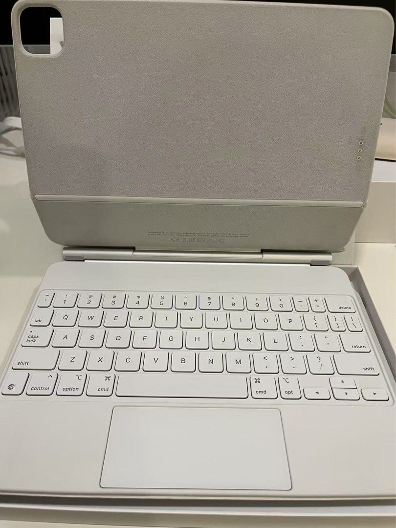 Apple iPad Magic Keyboard - White63223792623361112