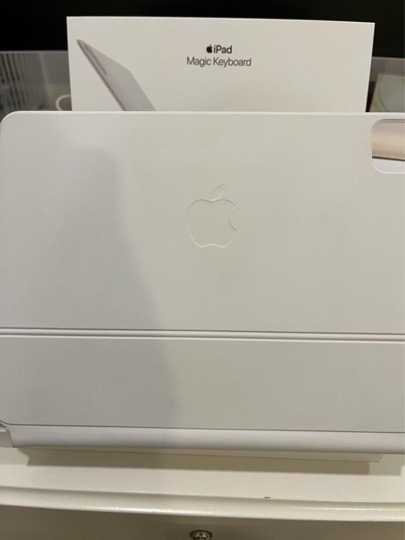 Apple iPad Magic Keyboard - White63223792623361111