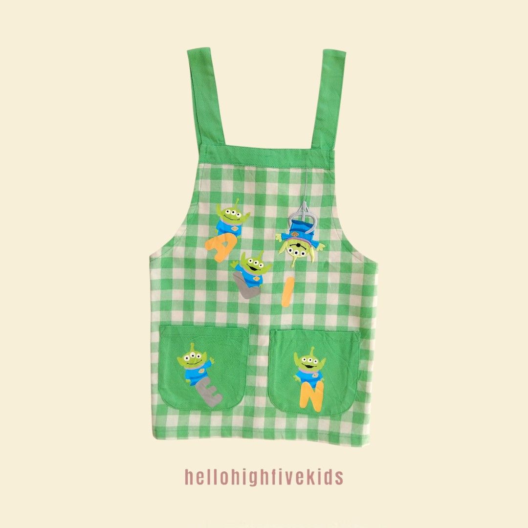 Apron Alien Toy story Disney Pixar anak 4t (Kategori: 1 hingga 3 tahun) berada di Bogor. Dikirim oleh hellohighfivekids (ID iklan 1379808760, Gambar 1). Deskripsi: tag 110, 3t gemoy ke 5t mungil bisa pakai pemakaian wajar, no minus.