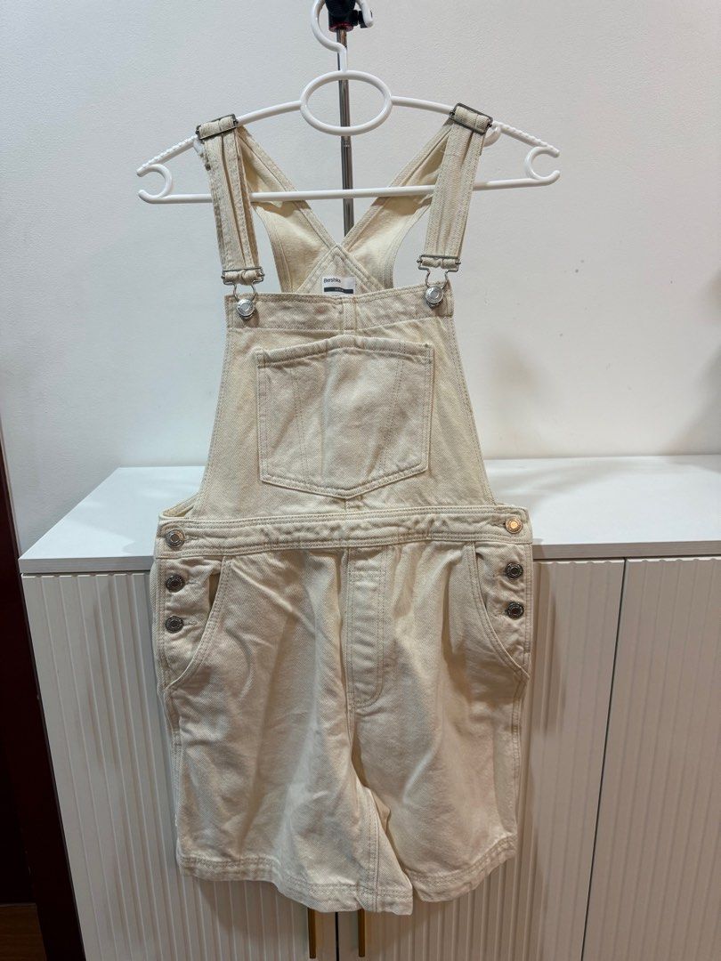 Bershka Cream Denim Jumper (Category: Jumpsuits) located in Taguig. Submitted by rchlc (Listing ID 1379759440, Image 1). Description: 🌺Price is slightly negotiable .