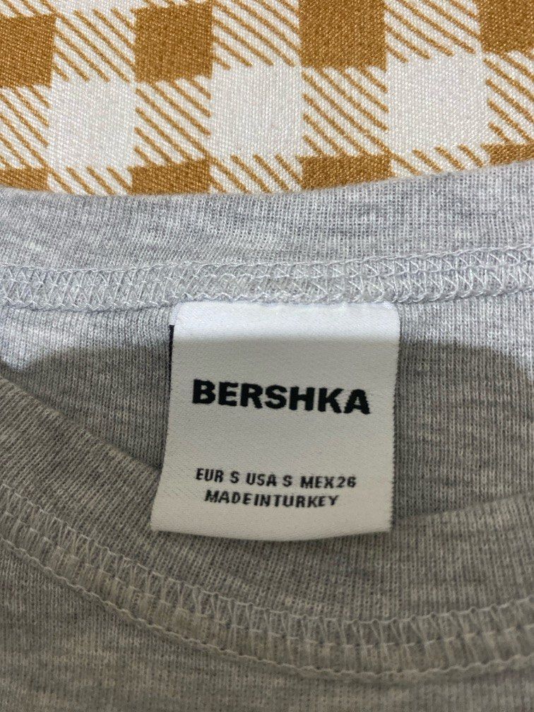Bershka crop top happy thoughts (Category: Others Tops) located in Manila. Submitted by pastaoverload (Listing ID 1379877930, Image 3). Description: size small orig bershka once lang nasuot (maliit na kaya need ibenta).