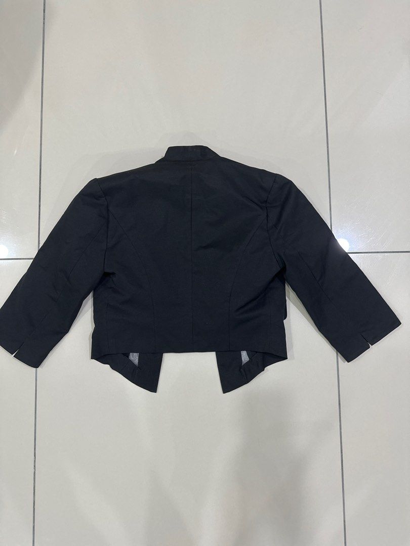 Black Cropped Blazer (Category: Coats, Jackets and Outerwear) located in Singapore. Submitted by treasure_joy (Listing ID 1379779155, Image 3). Description: Black cropped jacket Small Stylish black cropped blazer. Features a unique design with a collarless neckline and cropped sleeves. The blazer has a tailored fit and appears to be in excellent condition. Perfect for adding a touch of sophistication to any outfit. -no damage -no stains Free deli