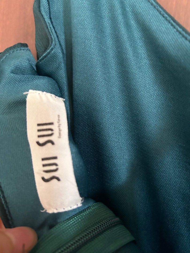 BN green jumpsuit (Category: Dresses) located in Singapore. Submitted by dandelionlyn (Listing ID 1379763174, Image 3). Description: Brand new wash not worn Measurement in photo Mid length jumpsuit Lovely emerald green soft material In good condition Top up $2 for postage No exchanges/ refunds once sold .