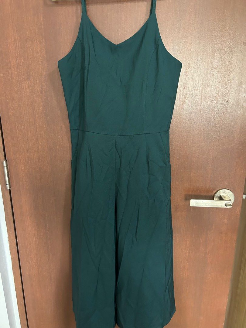 BN green jumpsuit (Category: Dresses) located in Singapore. Submitted by dandelionlyn (Listing ID 1379763174, Image 1). Description: Brand new wash not worn Measurement in photo Mid length jumpsuit Lovely emerald green soft material In good condition Top up $2 for postage No exchanges/ refunds once sold .